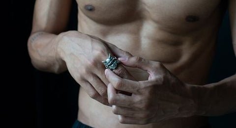 Stick to your style when choosing skull rings